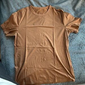 Lululemon fundamental tee (M)